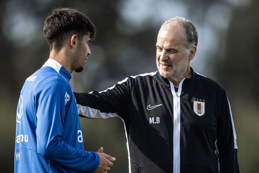 Uruguai recebe jogadores convocados para as duas próximas rodadas das Eliminatórias