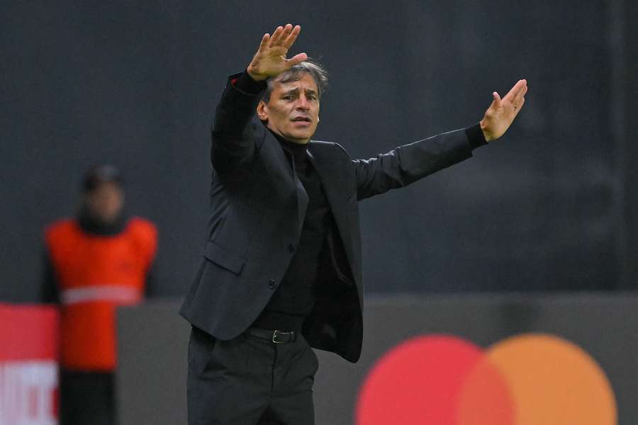 Fabián Bustos deja de ser el entrenador del Universitario