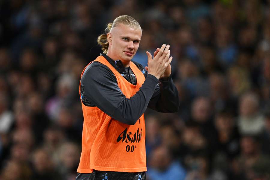 Haaland é celebrado pela torcida do City em retorno aos jogos Haaland é celebrado pela torcida do City em retorno aos jogos