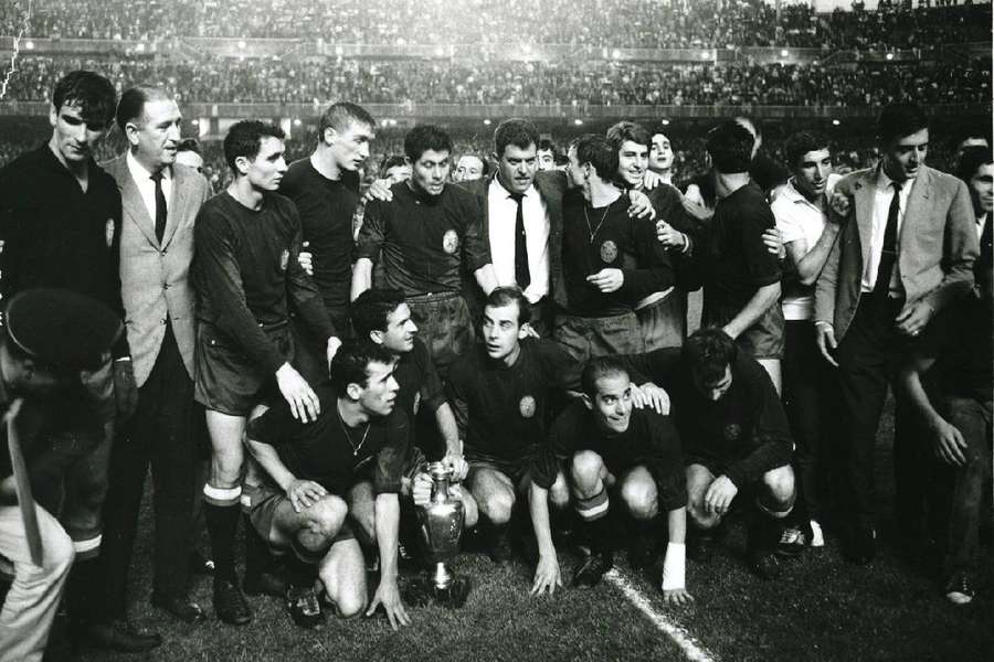 La selección española ganadora de la Eurocopa 1964