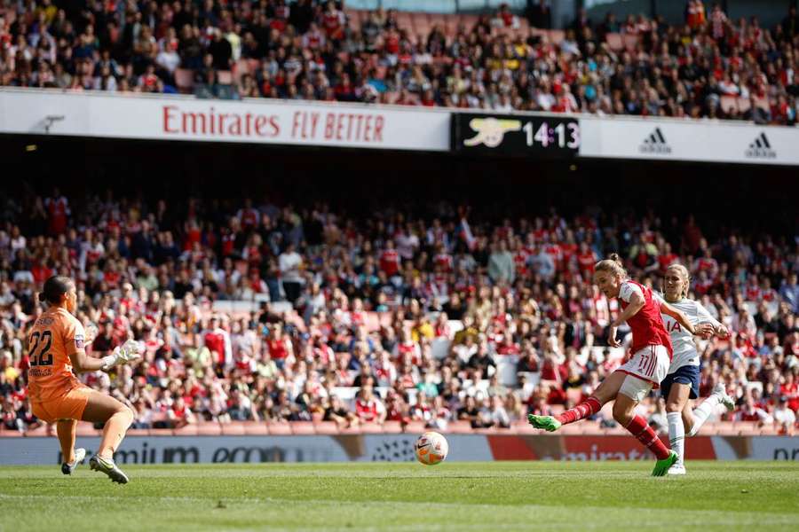 Record WSL crowd sees Arsenal cruise to 4-0 win over Spurs