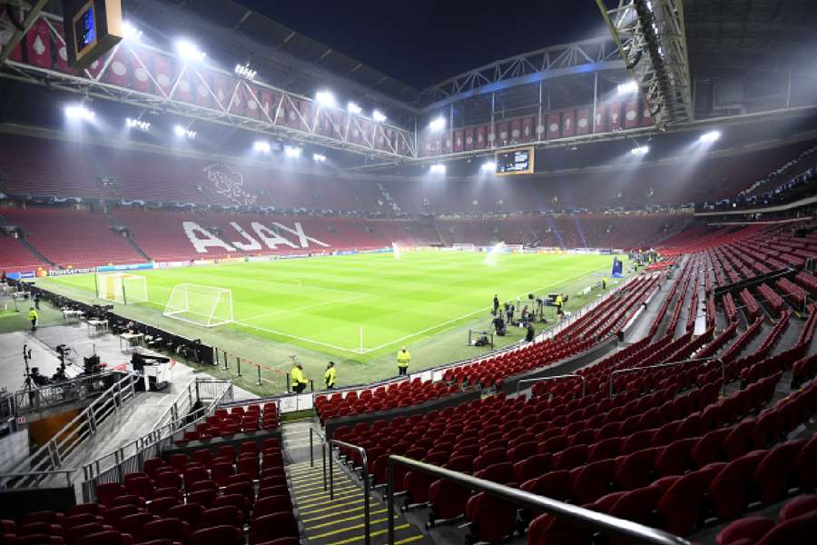 A Johan Cruyff Arena, do Ajax, tem gramado híbrido