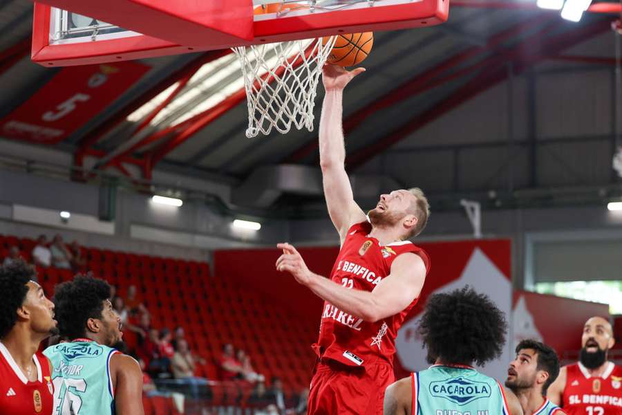 Aleksander Dziewa foi o melhor marcador do Benfica
