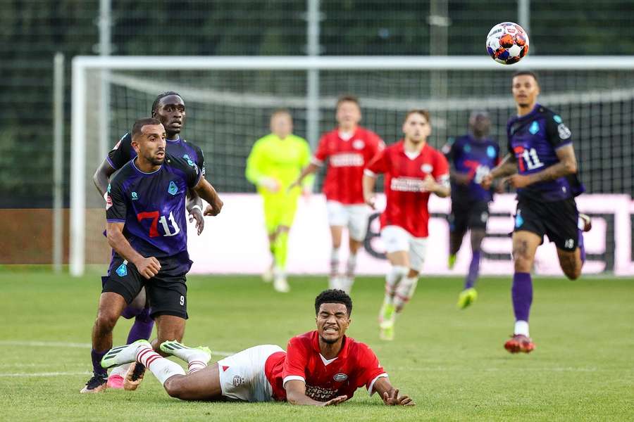 Malik Tillman in actie voor Jong PSV