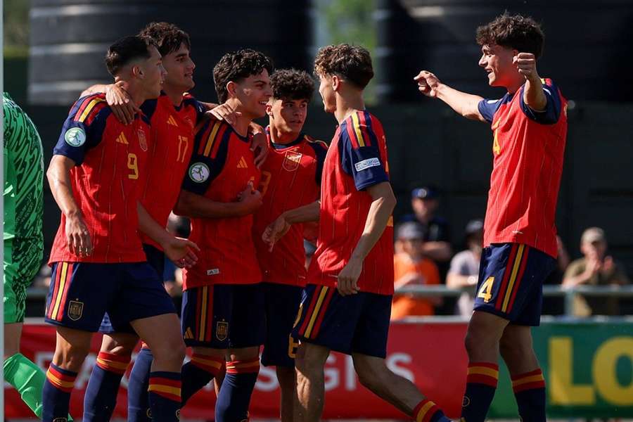 Los jugadores de la sub 19 celebran uno de sus goles ante Croacia Los jugadores de la sub 19 celebran uno de sus goles ante Croacia