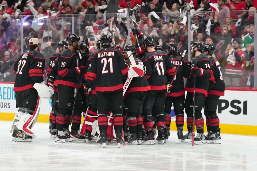 Hurricanes wrócili na zwycięską ścieżkę i wyrównali stan rywalizacji z Canadiens