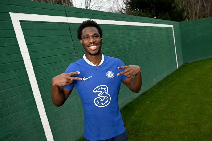 Datro Fofana na apresentação oficial pelo Chelsea