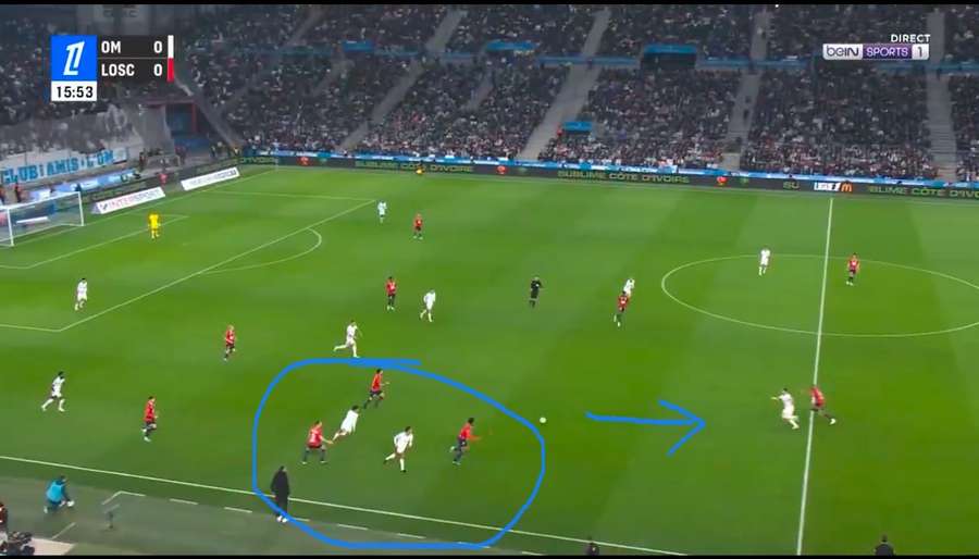 La passe de Luis Henrique vers Maupay qui élimine trois joueurs La passe de Luis Henrique vers Maupay qui élimine trois joueurs