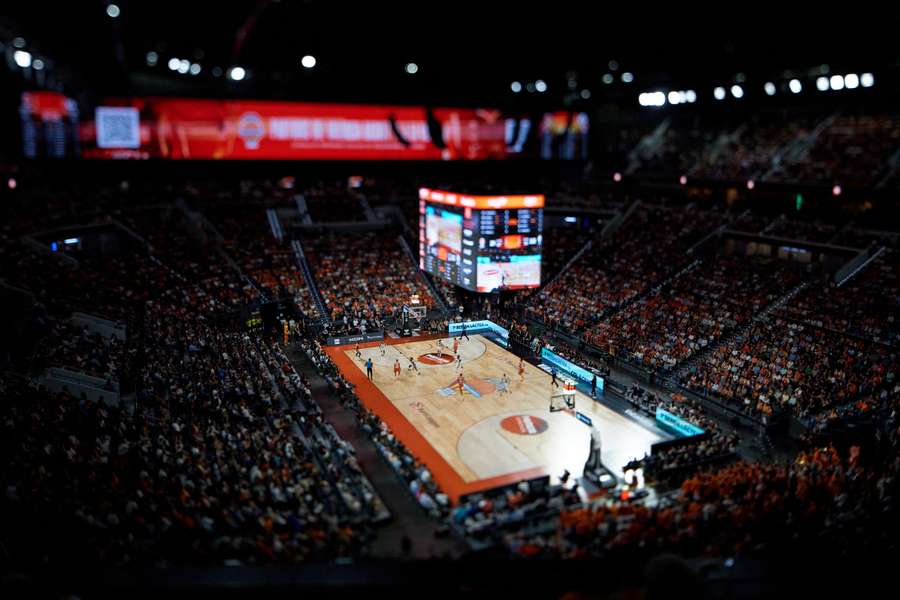 Hala Roig Arena podczas meczu 2. kolejki sezonu zasadniczego Euroligi koszykówki pomiędzy Valencia Basket a Virtus Bologna, 3 października 2025 r.