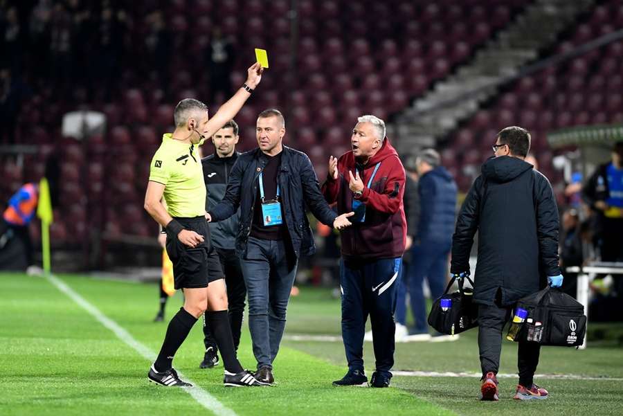 Petrescu, suspendat pentru meciul cu FCSB pentru cumul de cartonașe