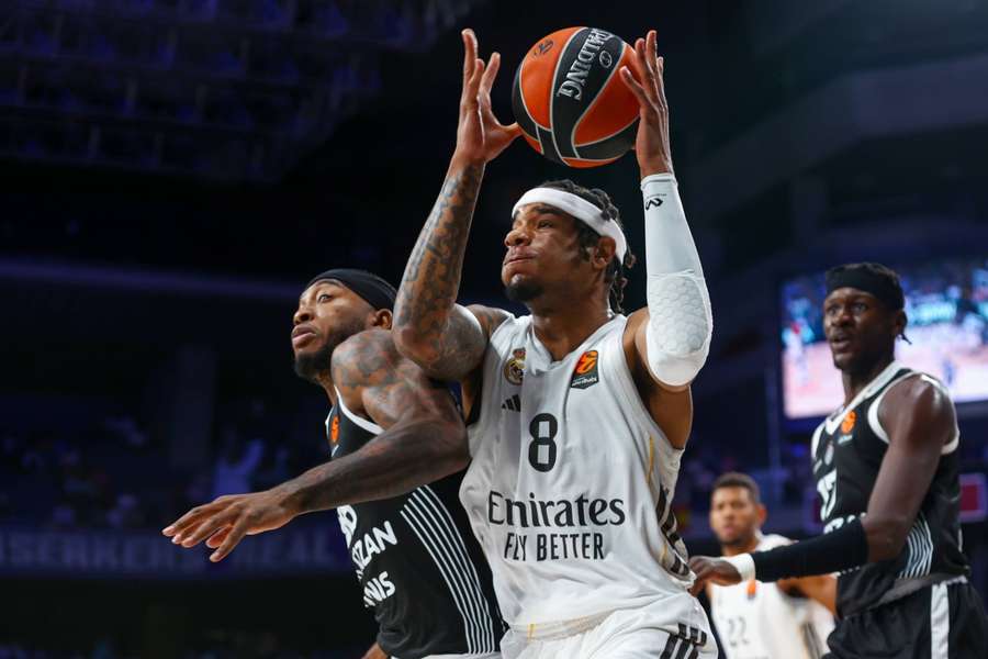 Chuma Okeke, ante el Partizán