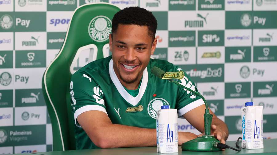 Vitor Roque durante apresentação no Palmeiras Vitor Roque durante apresentação no Palmeiras