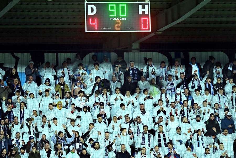 Nenápadná změna na ligových stadionech. Ruší se pravidlo, které fanoušci léta nechápali Nenápadná změna na ligových stadionech. Ruší se pravidlo, které fanoušci léta nechápali