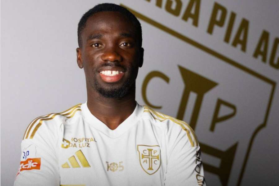 Lawrence Ofori assinou por época e meia com o Casa Pia