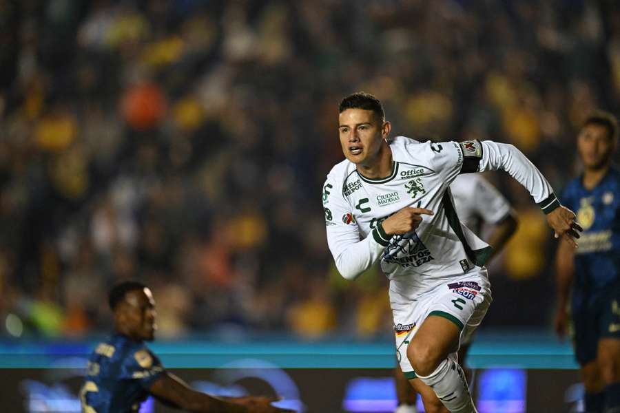 James Rodríguez, con el León