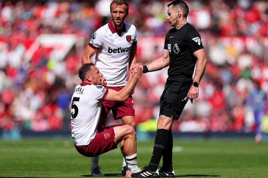 Vladimír Coufal a Tomáš Souček při květnovém utkání proti Manchester United Vladimír Coufal a Tomáš Souček při květnovém utkání proti Manchester United