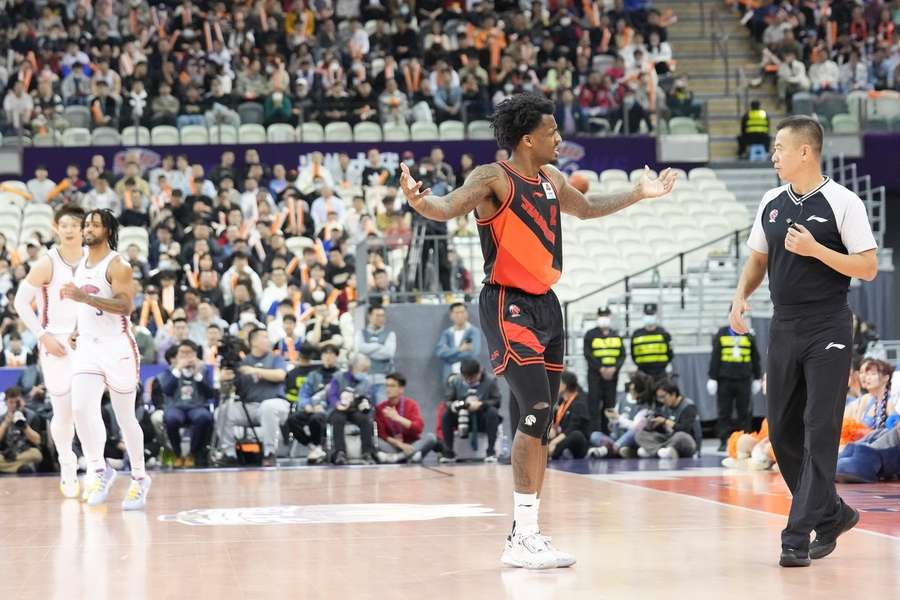 Baschet: Jiangsu Dragons și Shanghai Sharks, excluse din campionat