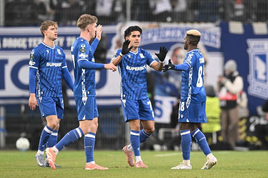 Piłkarze Lecha (od prawej): Taofeek Ismaheel, Luis Palma, Wojciech Mońka i Robert Gumny, cieszą się z gola podczas meczu LK z FC Lausanne-Sport.