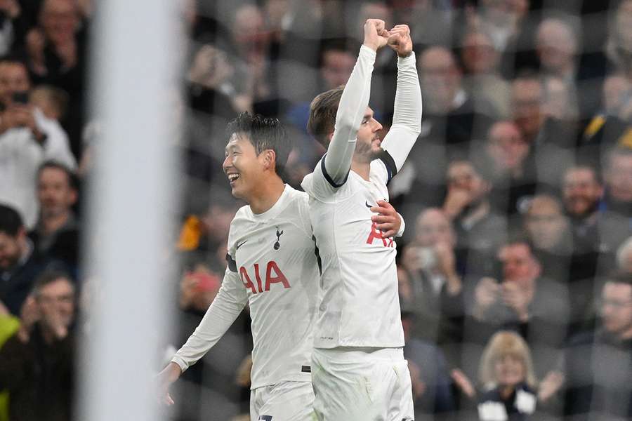 Tottenham fire two past Fulham to top the Premier League table