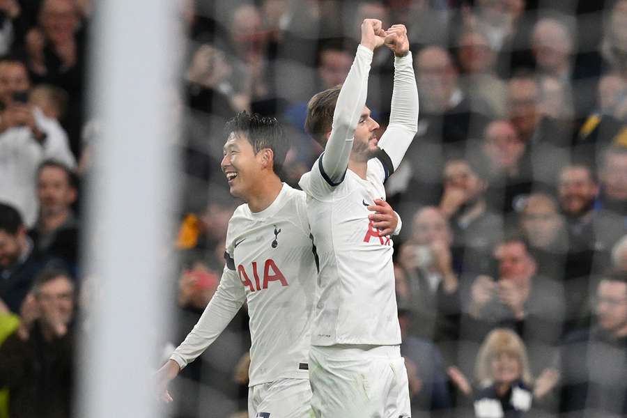 Maddison comemora segundo gol do Tottenham Maddison comemora segundo gol do Tottenham