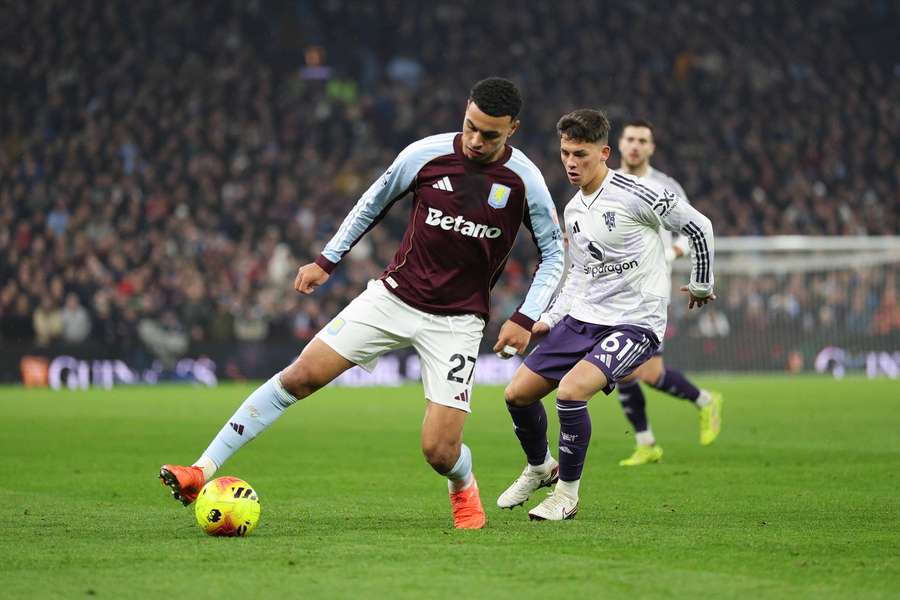 Villa's 2-goal Rogers hails "genius" Emery after defeating Man Utd