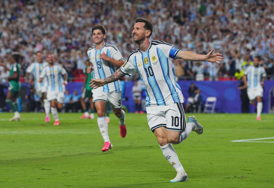 Lionel Messi celebrates Lionel Messi celebrates