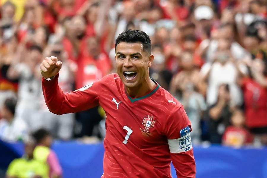Cupa Mondială: Portugalia răpune Uzbekistan în Grupa K. Cristiano Ronaldo înscrie o dublă și intră în istoria Campionatelor Mondiale Cupa Mondială: Portugalia răpune Uzbekistan în Grupa K. Cristiano Ronaldo înscrie o dublă și intră în istoria Campionatelor Mondiale