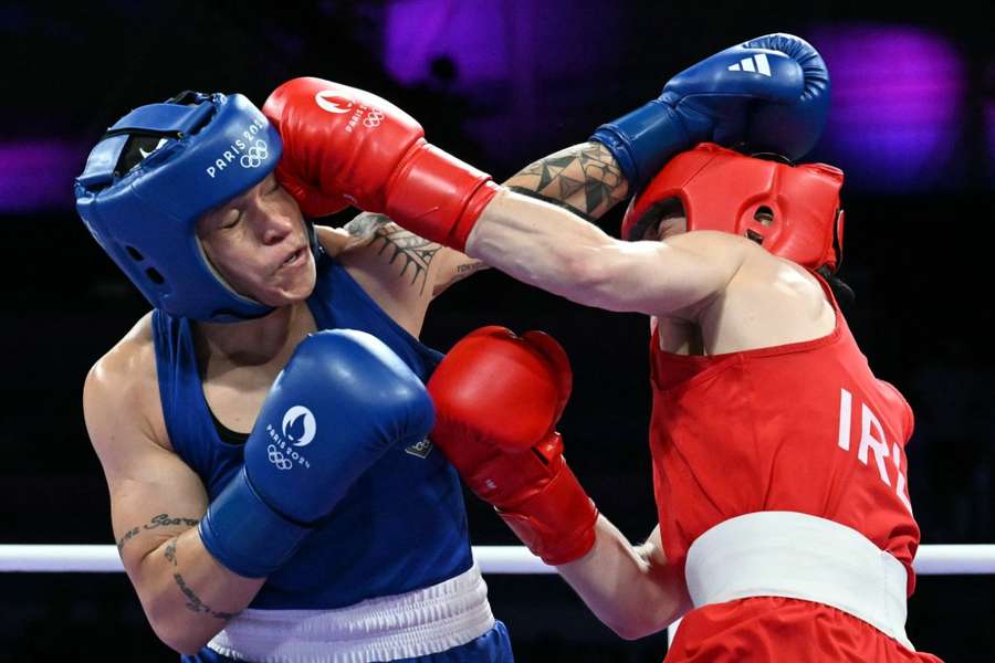 Bia Ferreira perdeu para algoz irlandesa na semi do boxe