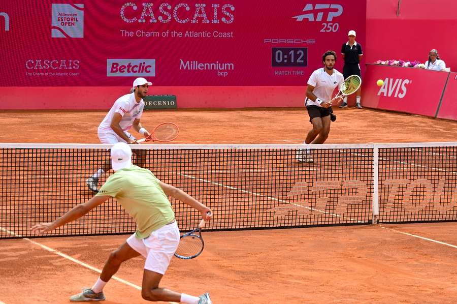 Francisco Cabral e Nuno Borges eliminados pela dupla francesa Titouan Droguet e Kyrian Jacquet Francisco Cabral e Nuno Borges eliminados pela dupla francesa Titouan Droguet e Kyrian Jacquet