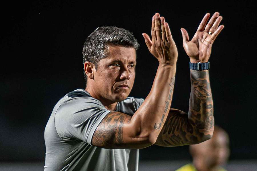 Thiago Carpini foi demitido do Vitória