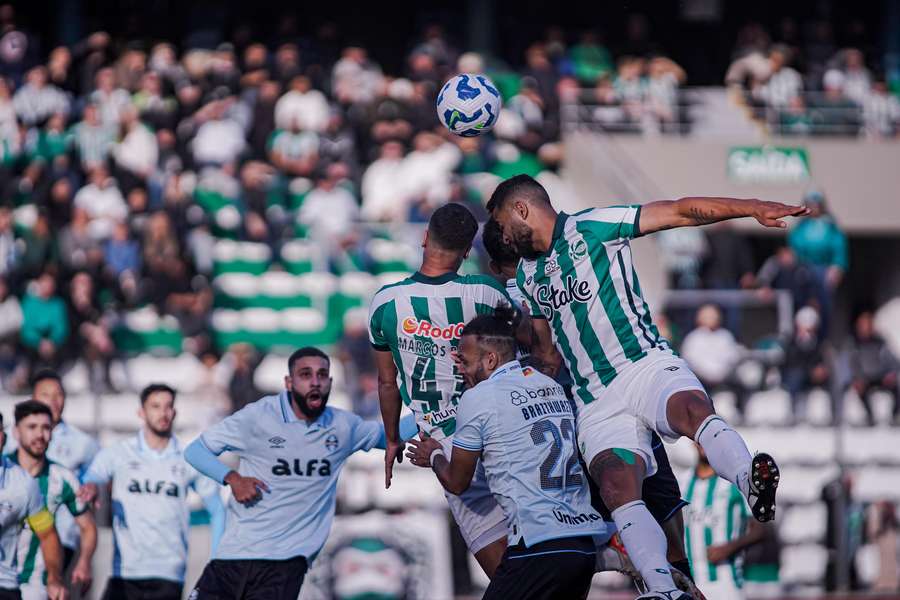 Juventude sofreu com bola aérea do Grêmio no primeiro tempo Juventude sofreu com bola aérea do Grêmio no primeiro tempo