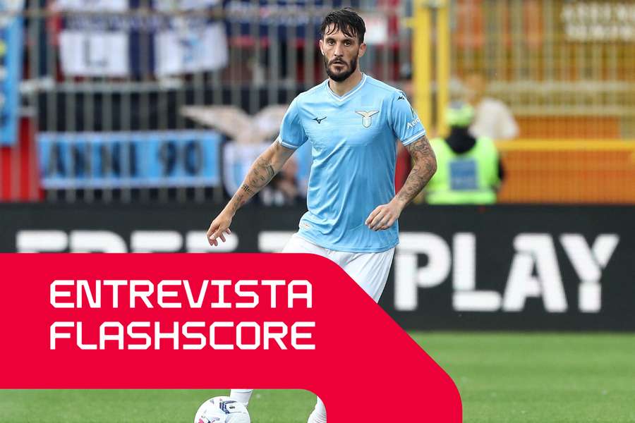 Luis Alberto conversa com o Flashscore