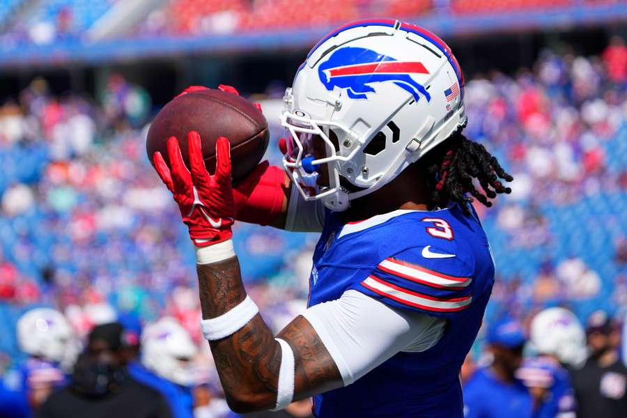 Damar Hamlin warming up before taking on the Miami Dolphins