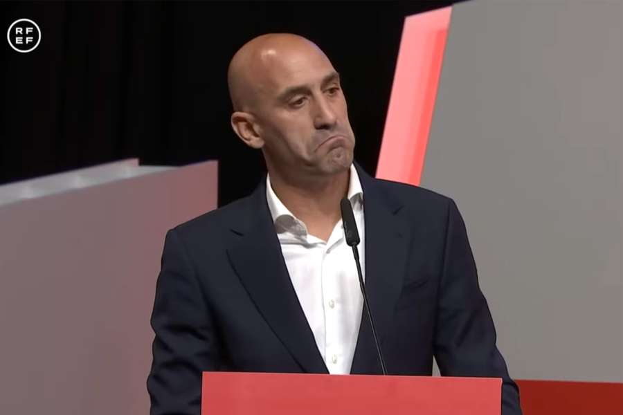 Luis Rubiales tijdens zijn speech voor het RFEF