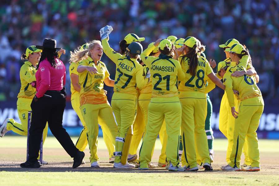 Australia celebrate winning the final against South Africa