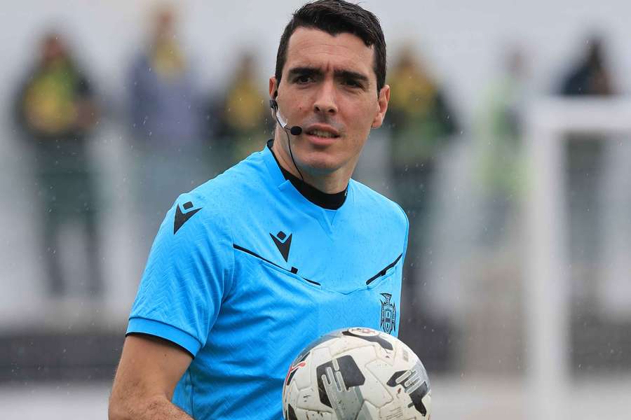 Árbitros não vão transportar a bola nesta jornada Árbitros não vão transportar a bola nesta jornada