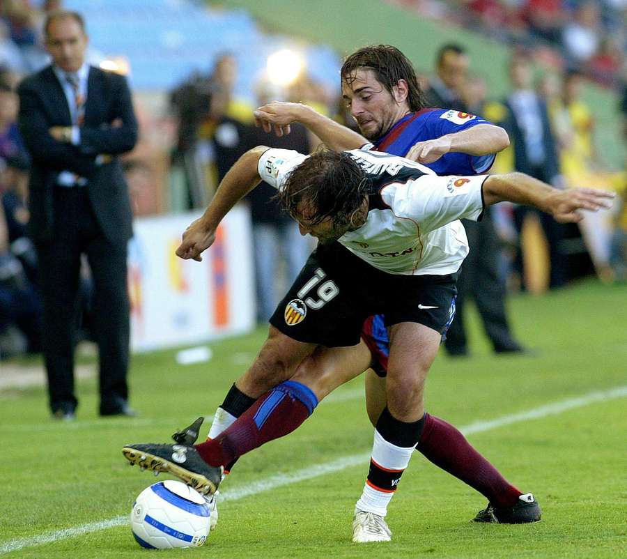 Jofre Mateu ante Rufete, en un Levante-Valencia Jofre Mateu ante Rufete, en un Levante-Valencia