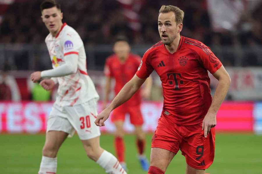Steht Harry Kane hier mit seinem zukünftigen Teamkollegen auf dem Platz?