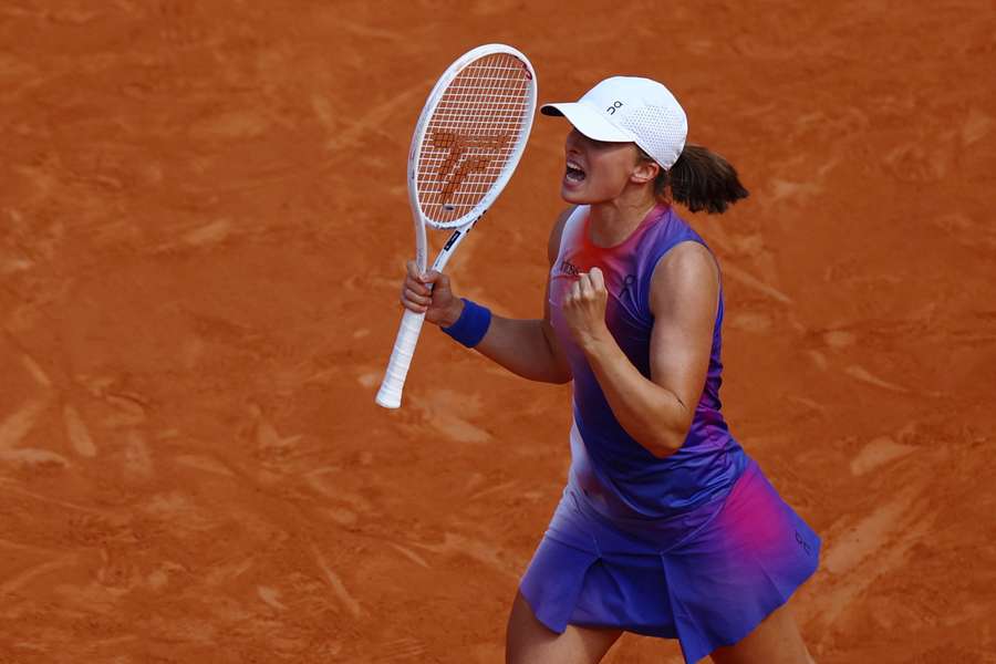 Iga Swiatek equalled her 18-match winning streak on clay