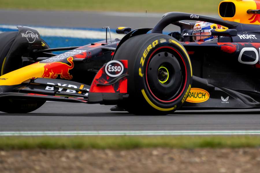 Verstappen in actie in Engeland