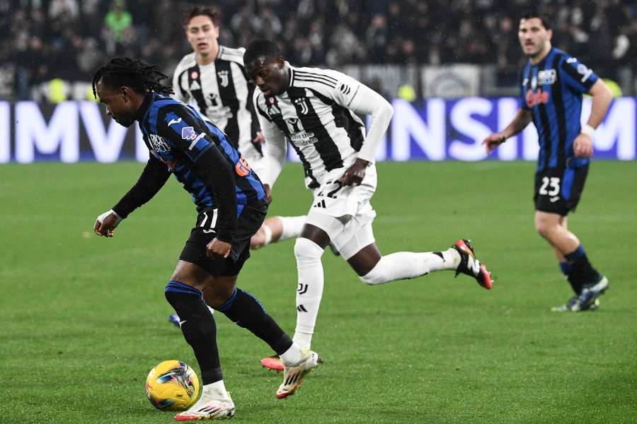Timothy Weah insegue Ademola Lookman