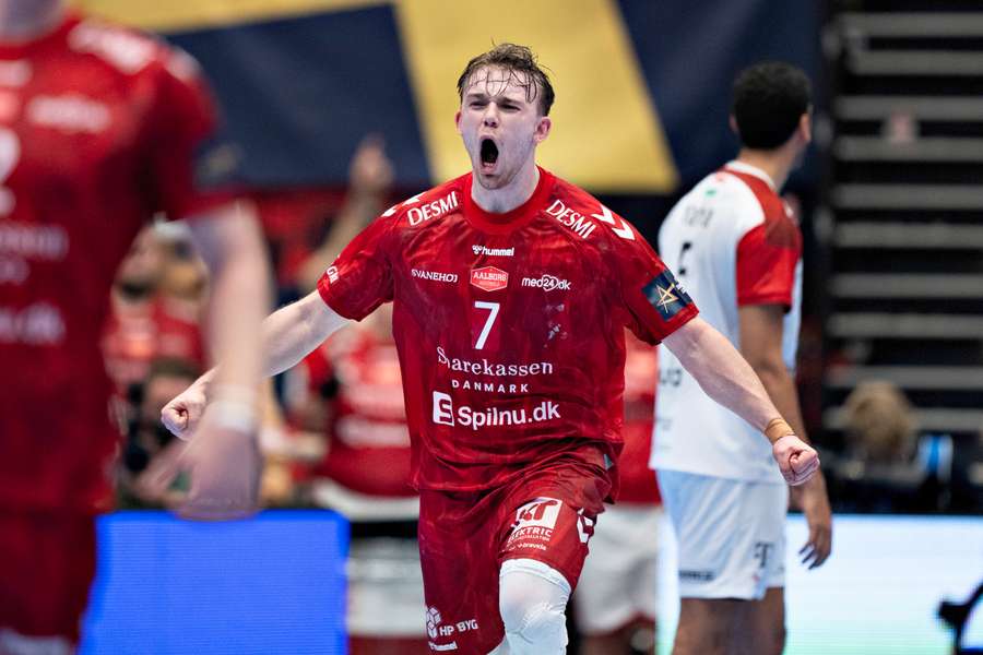 Thomas Arnoldsen jubler efter en scoring for Aalborg
