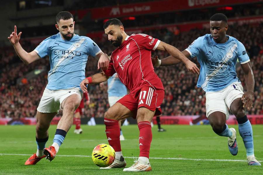 Liverpool se utká s Manchesterem City.