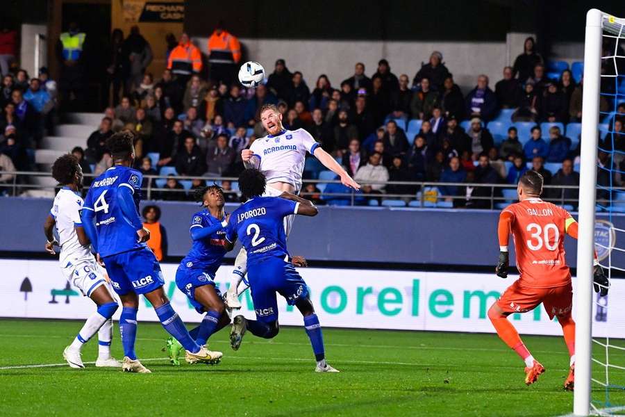 Auxerre zachránilo v závere stretnutia jeden bod.