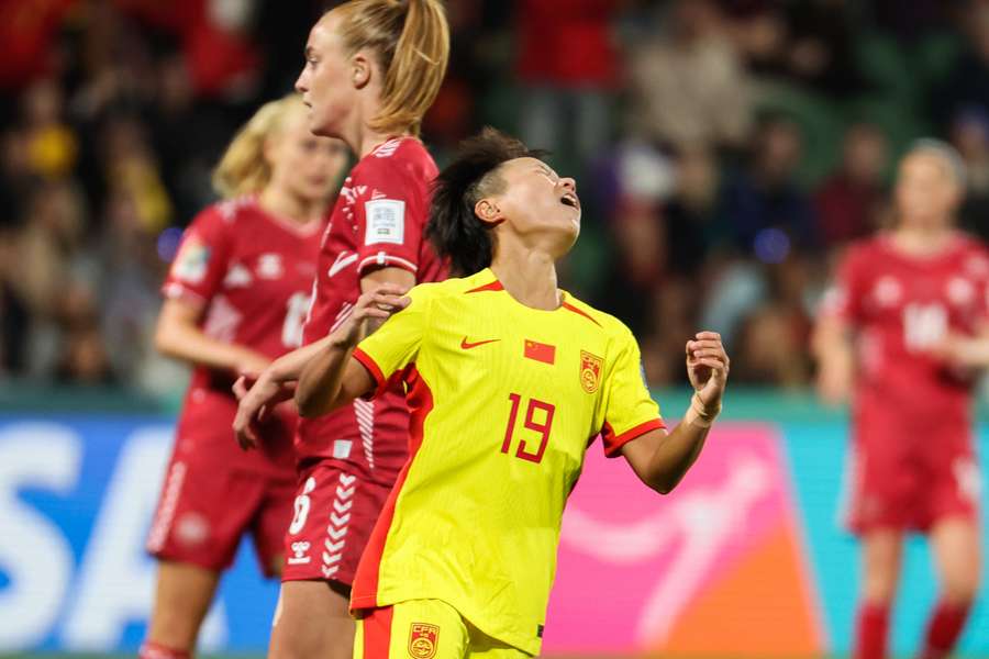 A China perdeu para a Dinamarca na estreia da Copa do Mundo