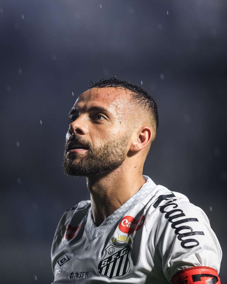 Guilherme fez o gol do jogo em Santos 1x0 São Paulo Guilherme fez o gol do jogo em Santos 1x0 São Paulo
