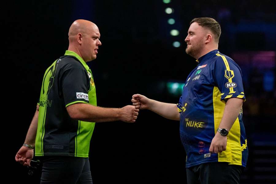 Michael van Gerwen (l.) und Luke Littler (r.) Michael van Gerwen (l.) und Luke Littler (r.)