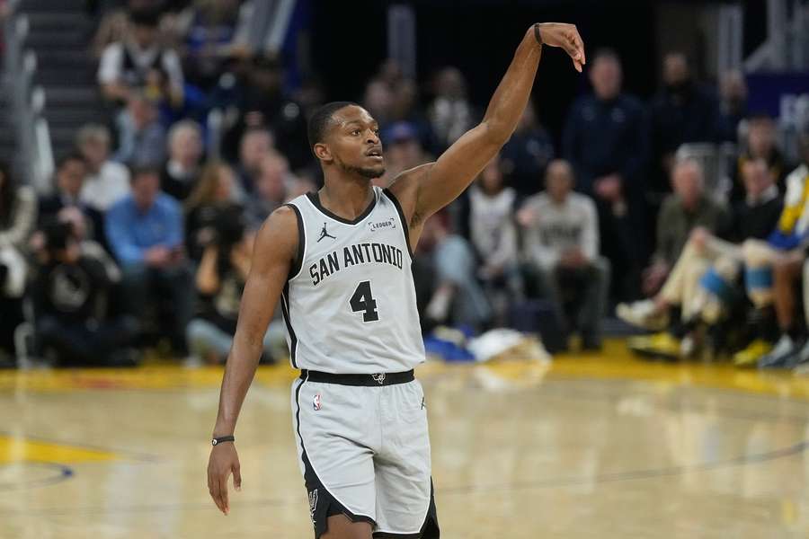 Giannis out and Spurs' Fox added to NBA All-Star Game