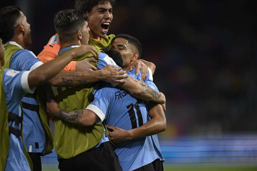 Jogadores uruguaios festejam o segundo golo