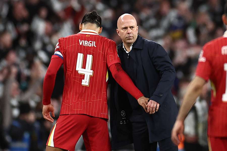 Virgil van Dijk and Arne Slot after the full-time whistle at Wembley